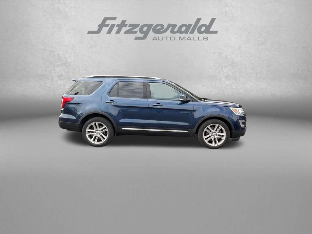 Used 2017 Ford Explorer XLT w/ Equipment Group 202A AWD/4WD image 9