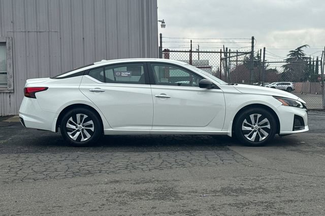 Used 2025 Nissan Altima 2.5 S image 3