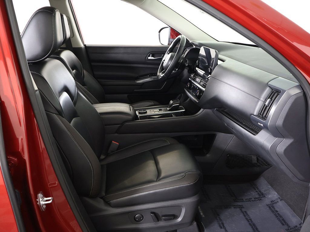 Used 2023 Nissan Pathfinder SL w/ Lighting Package (N92) image 34