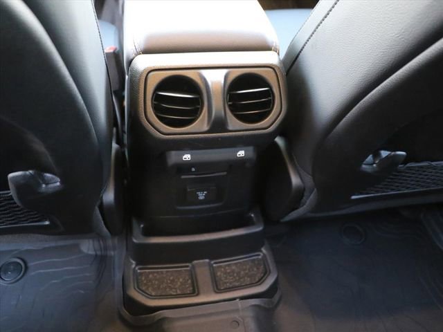 Used 2025 Jeep Wrangler Sahara image 16