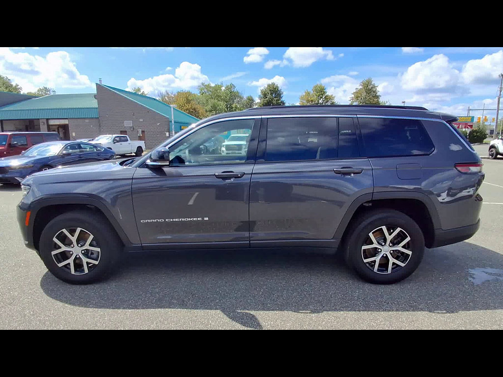 Used 2025 Jeep Grand Cherokee L Limited AWD/4WD image 5
