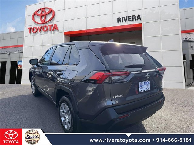 Used 2022 Toyota RAV4 LE image 4