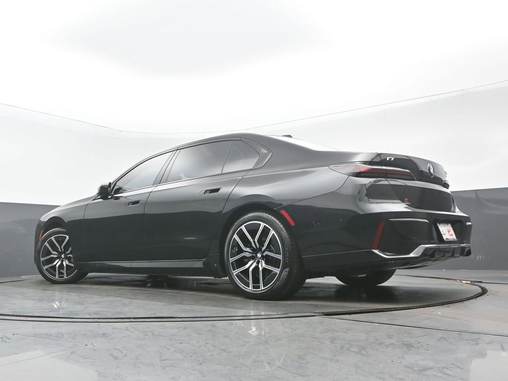 Used 2023 BMW i7 xDrive60 w/ Executive Package 2 image 31