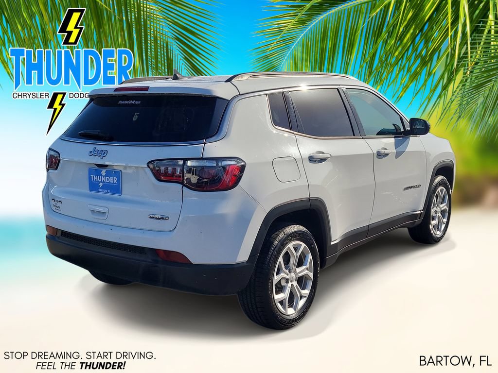 Used 2024 Jeep Compass Latitude AWD/4WD image 4