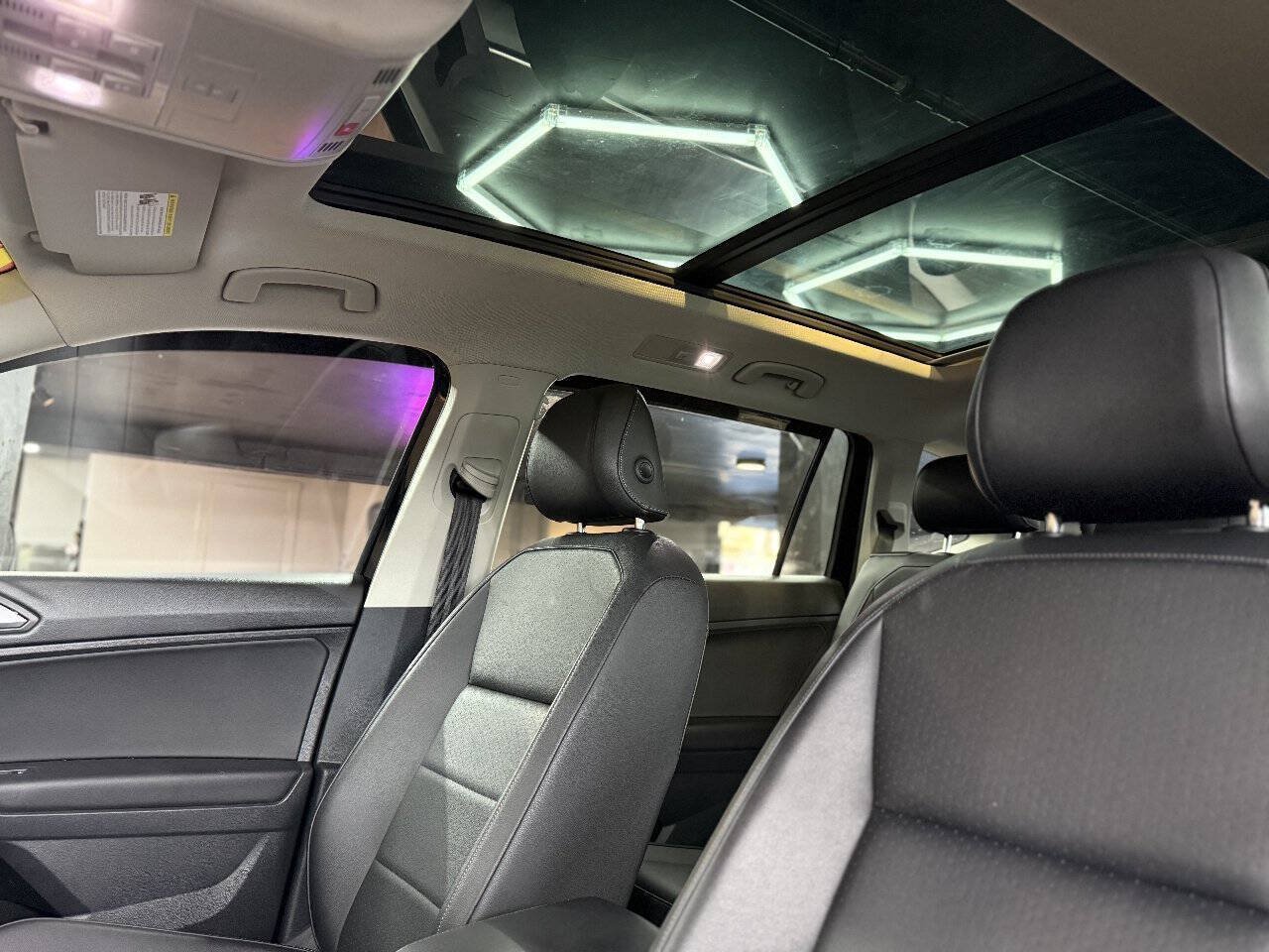 Used 2019 Volkswagen Tiguan SEL w/ 3rd Row Seat Package AWD/4WD image 23