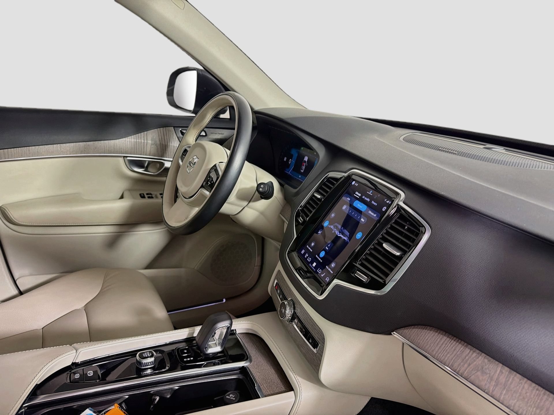 Certified 2023 Volvo XC90 B6 Plus w/ Protection Package Premier AWD/4WD image 32
