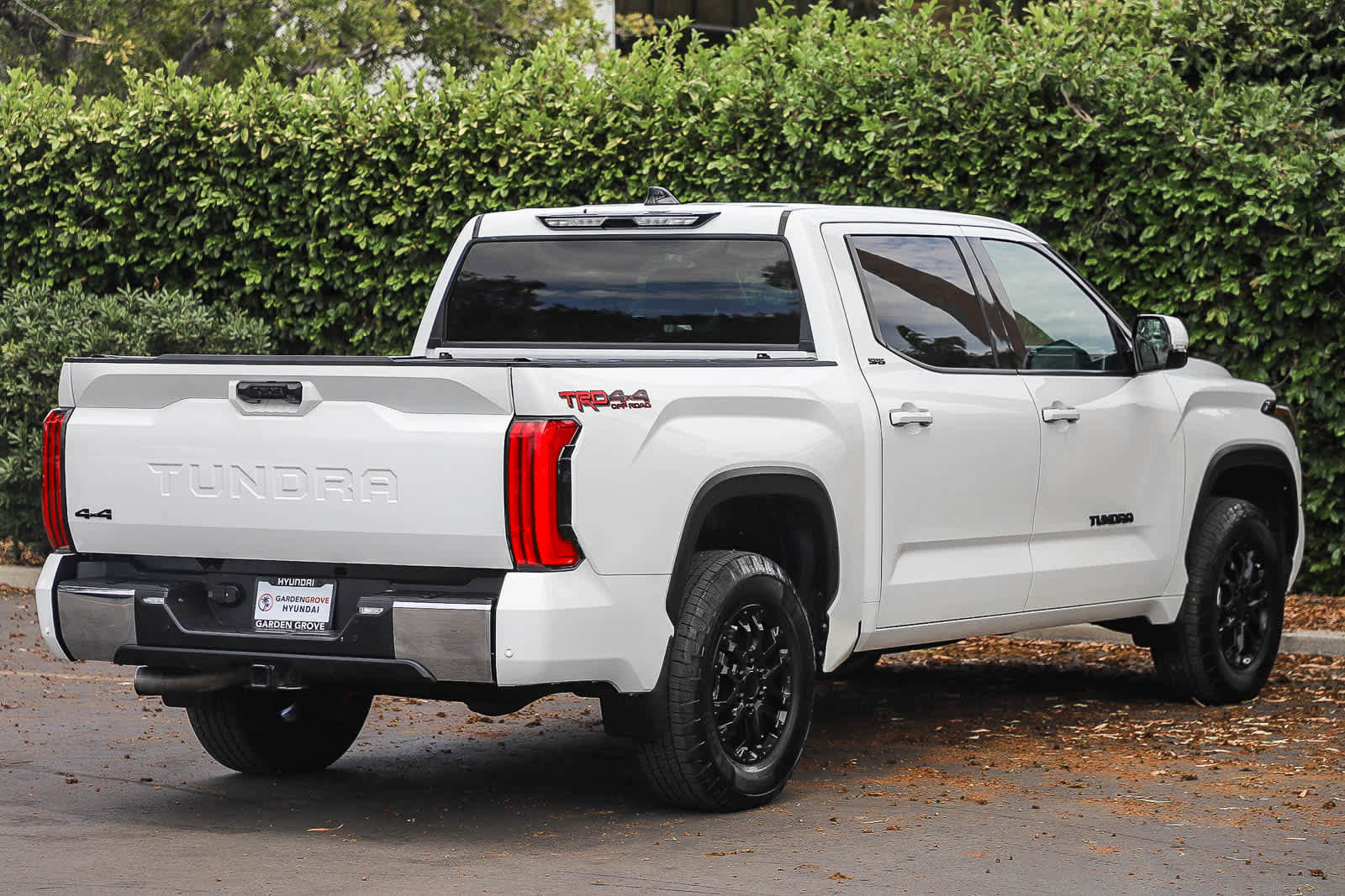 Used 2022 Toyota Tundra SR5 w/ TRD Off-Road Package AWD/4WD image 6