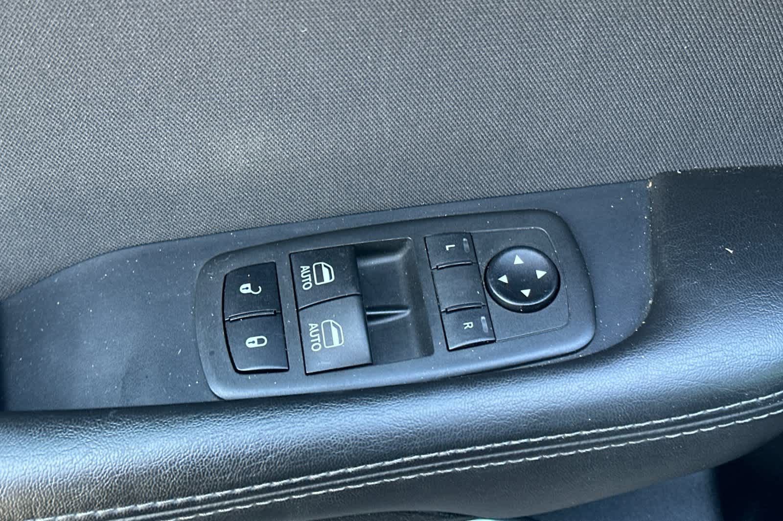 Used 2019 Dodge Challenger R/T w/ Driver Convenience Group RWD image 13