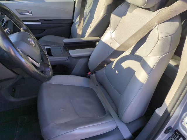 Used 2022 Toyota Sienna XLE AWD/4WD image 12