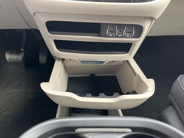 Used 2024 Chrysler Pacifica Touring-L image 34
