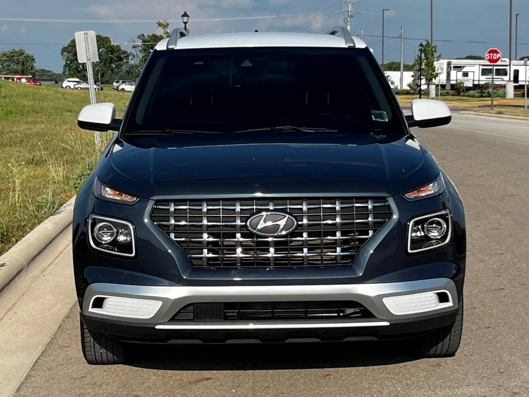 Used 2022 Hyundai Venue Limited FWD image 8