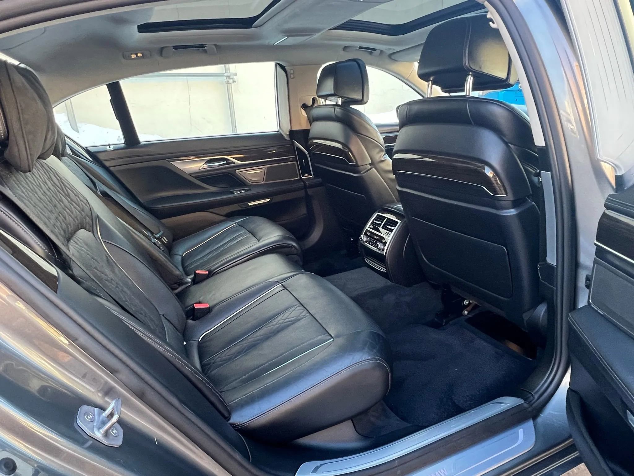 Used 2016 BMW 750i xDrive 750i xDrive Sedan 4D image 30