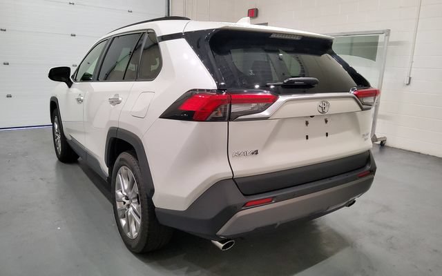 Used 2020 Toyota RAV4 Limited AWD/4WD image 6