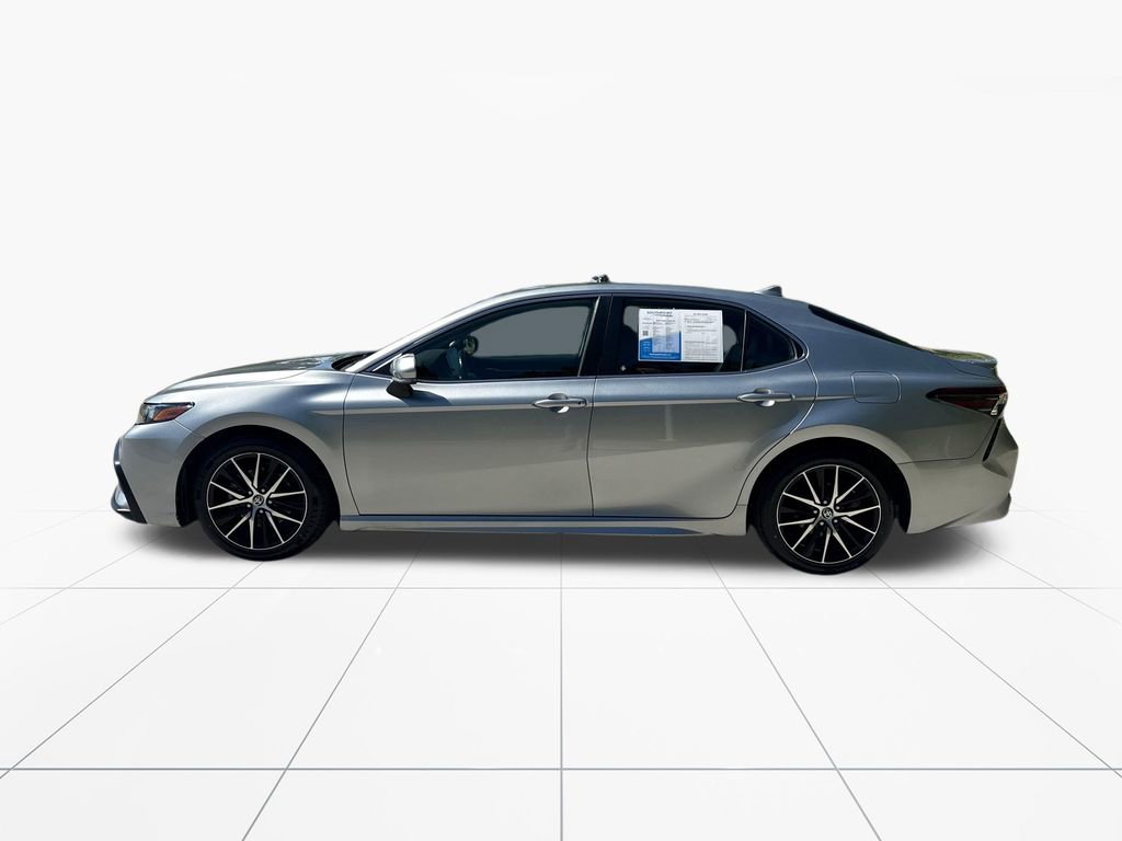 Used 2023 Toyota Camry SE FWD video 4