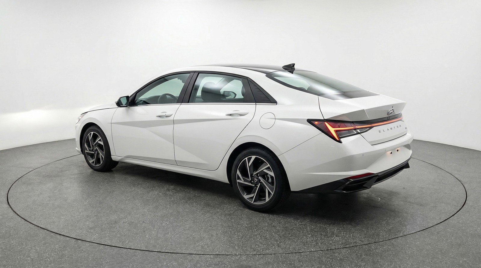 Used 2025 Hyundai Elantra SEL FWD image 6
