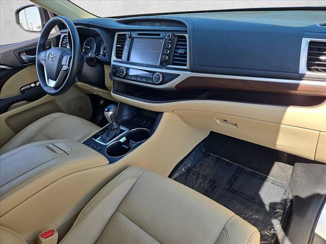 Used 2016 Toyota Highlander Limited w/ Driver Technology Package AWD/4WD image 28