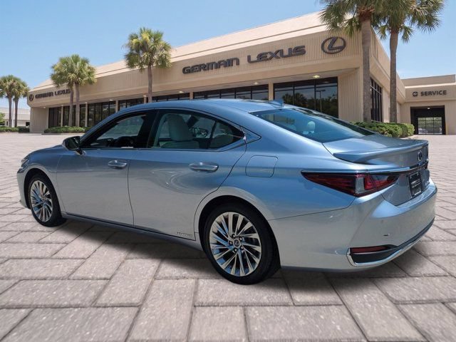 Certified 2022 Lexus ES 300h w/ Accessory Package 2 FWD image 6