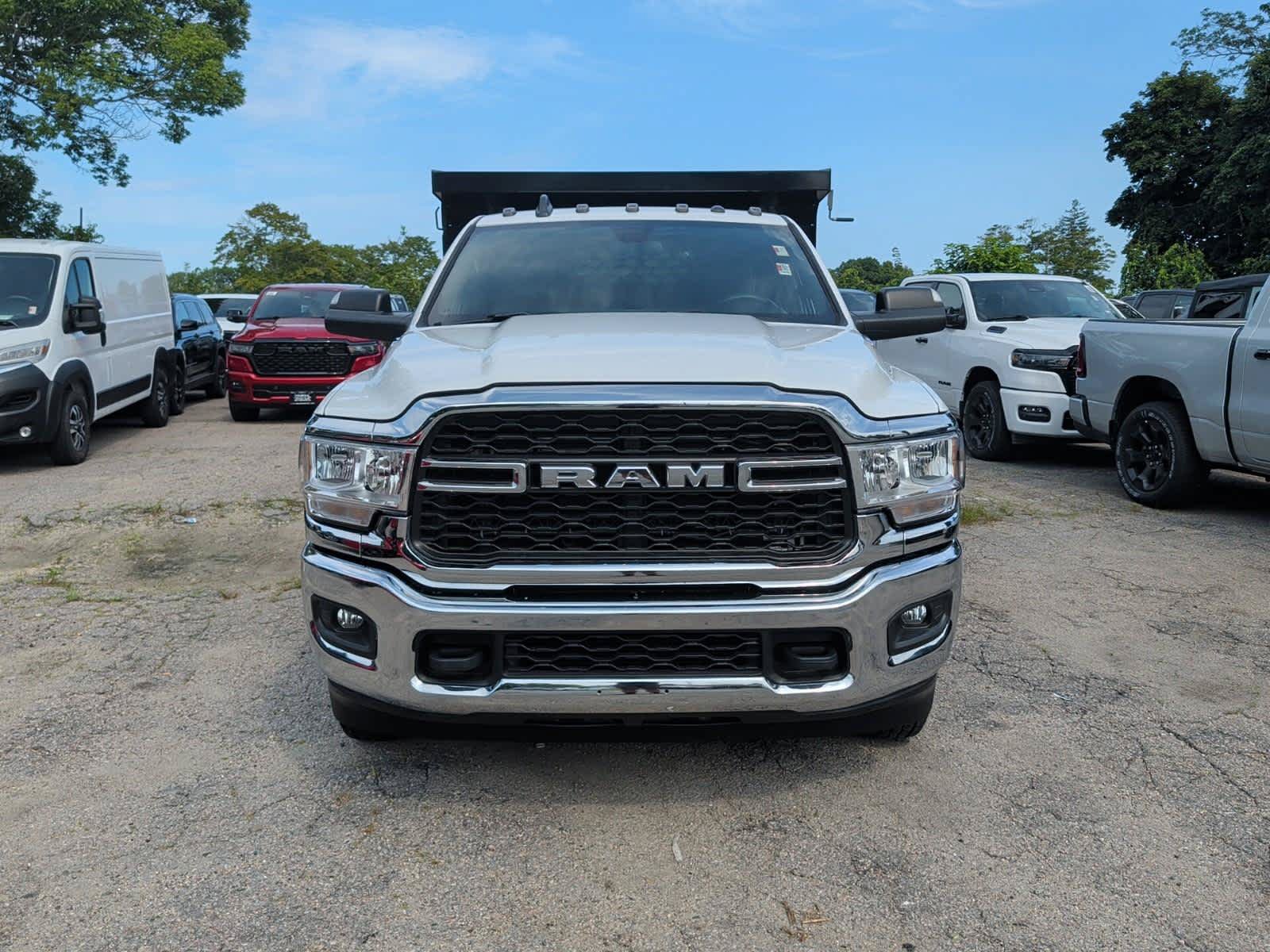 Used 2022 RAM 3500 Tradesman w/ Chrome Appearance Group AWD/4WD image 9
