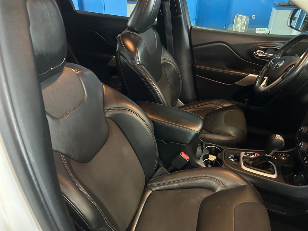 Used 2018 Jeep Cherokee Latitude Plus w/ Cold Weather Group image 14