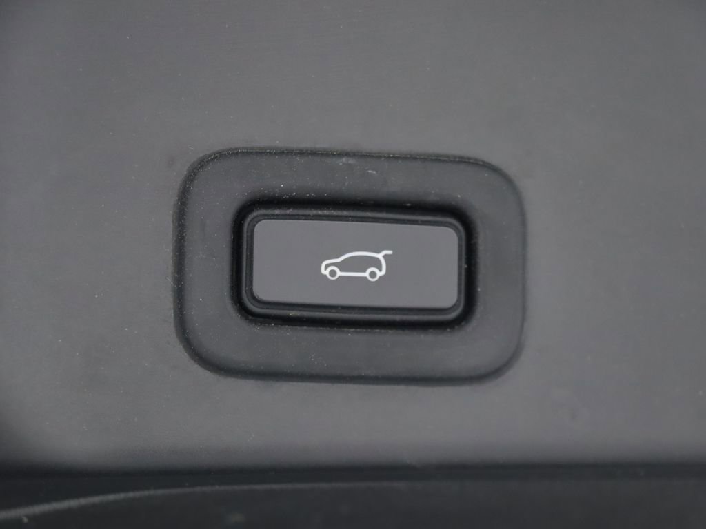 Used 2020 Land Rover Range Rover Evoque SE image 36
