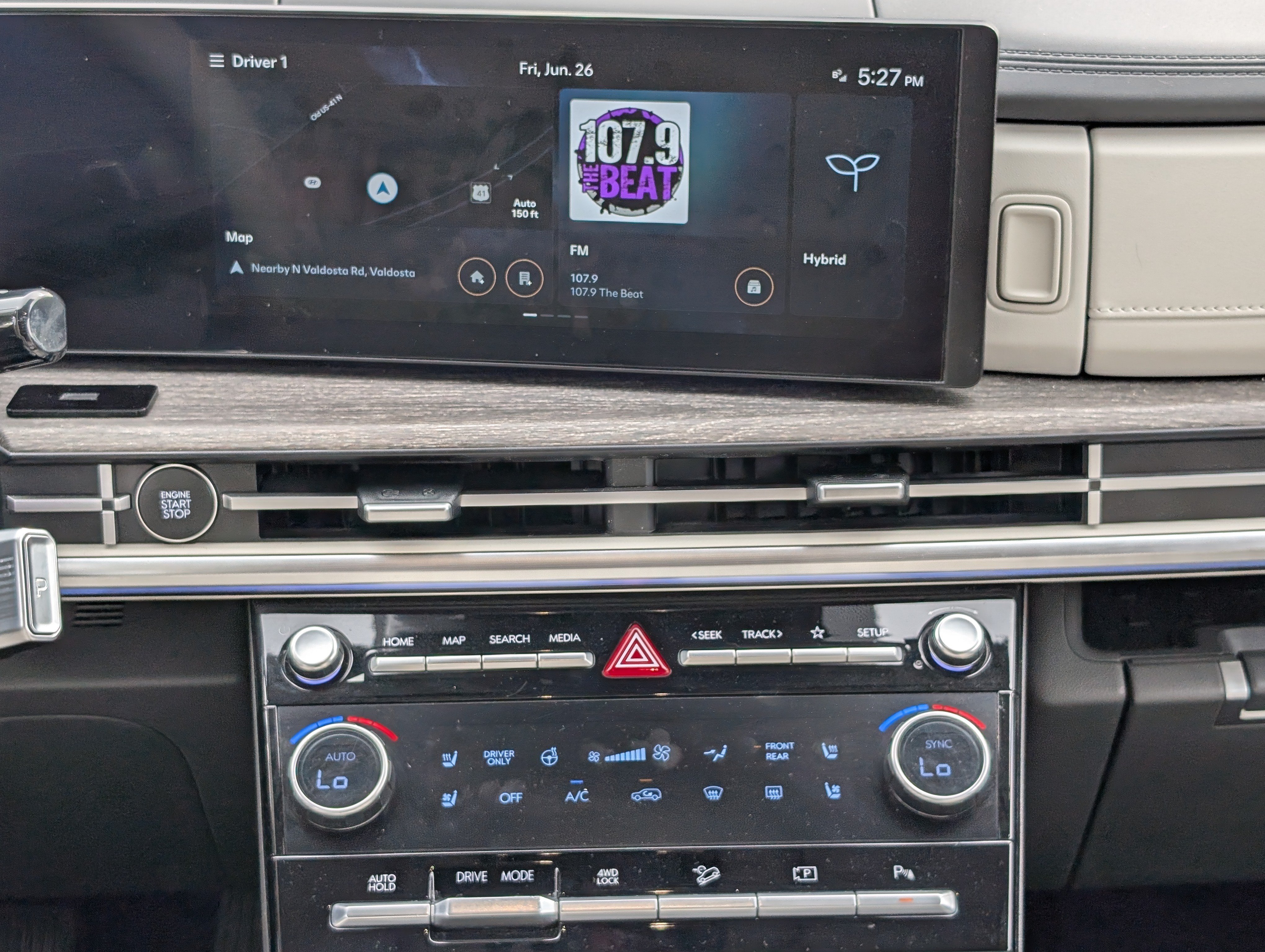 Used 2025 Hyundai Santa Fe Limited AWD/4WD image 17