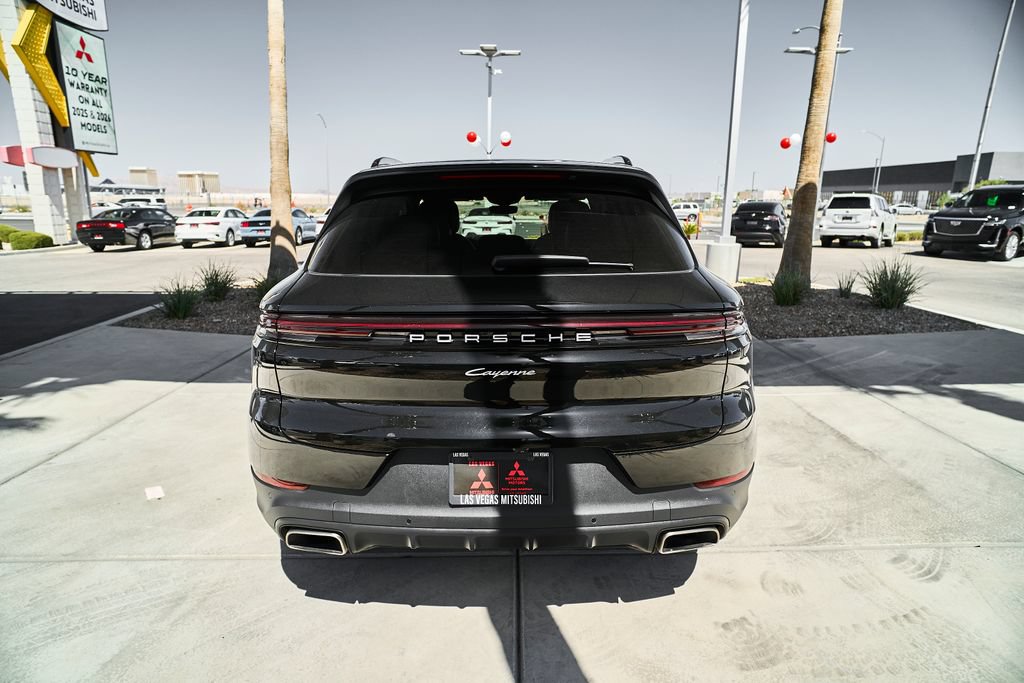 Used 2024 Porsche Cayenne AWD/4WD image 8