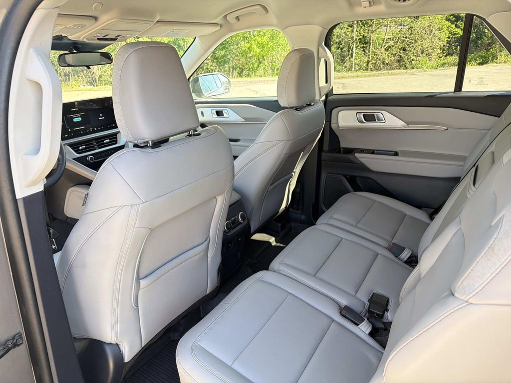 Used 2025 Ford Explorer Active w/ Active Comfort Package image 15