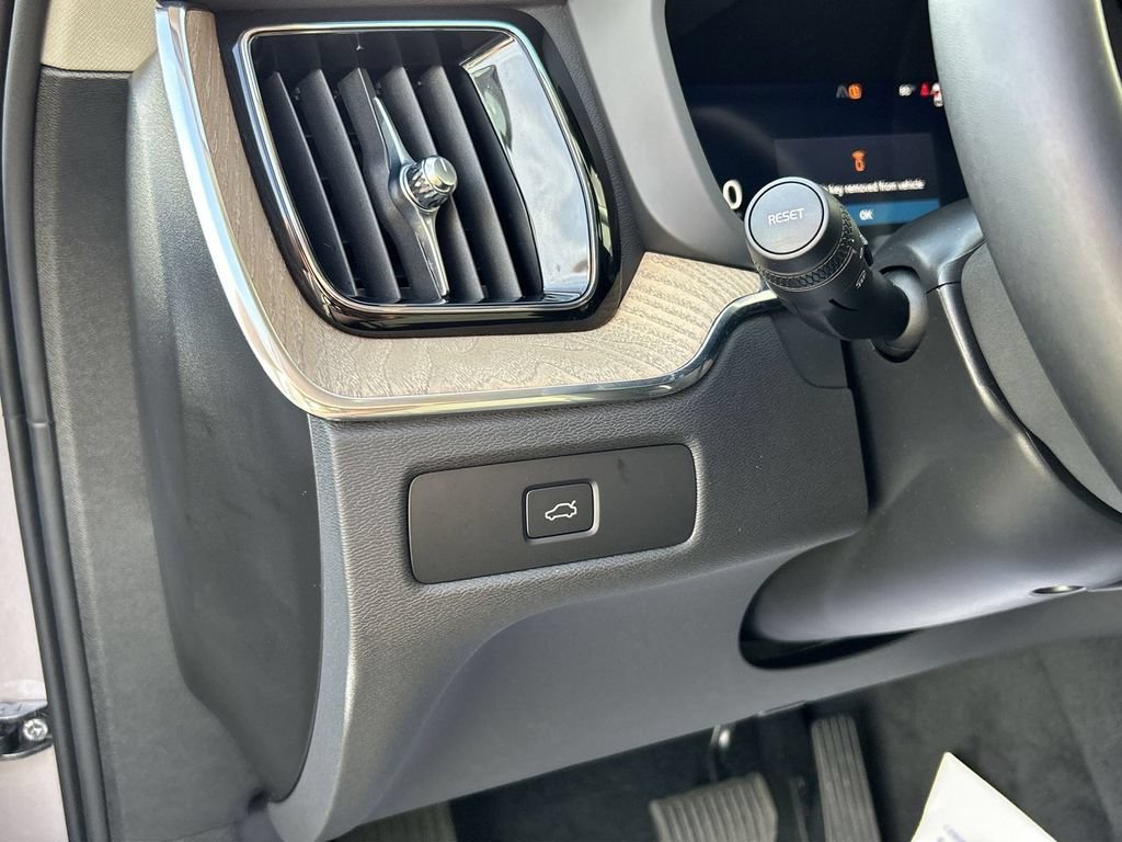 New 2026 Volvo XC60 B5 Plus w/ Climate Package AWD/4WD image 17