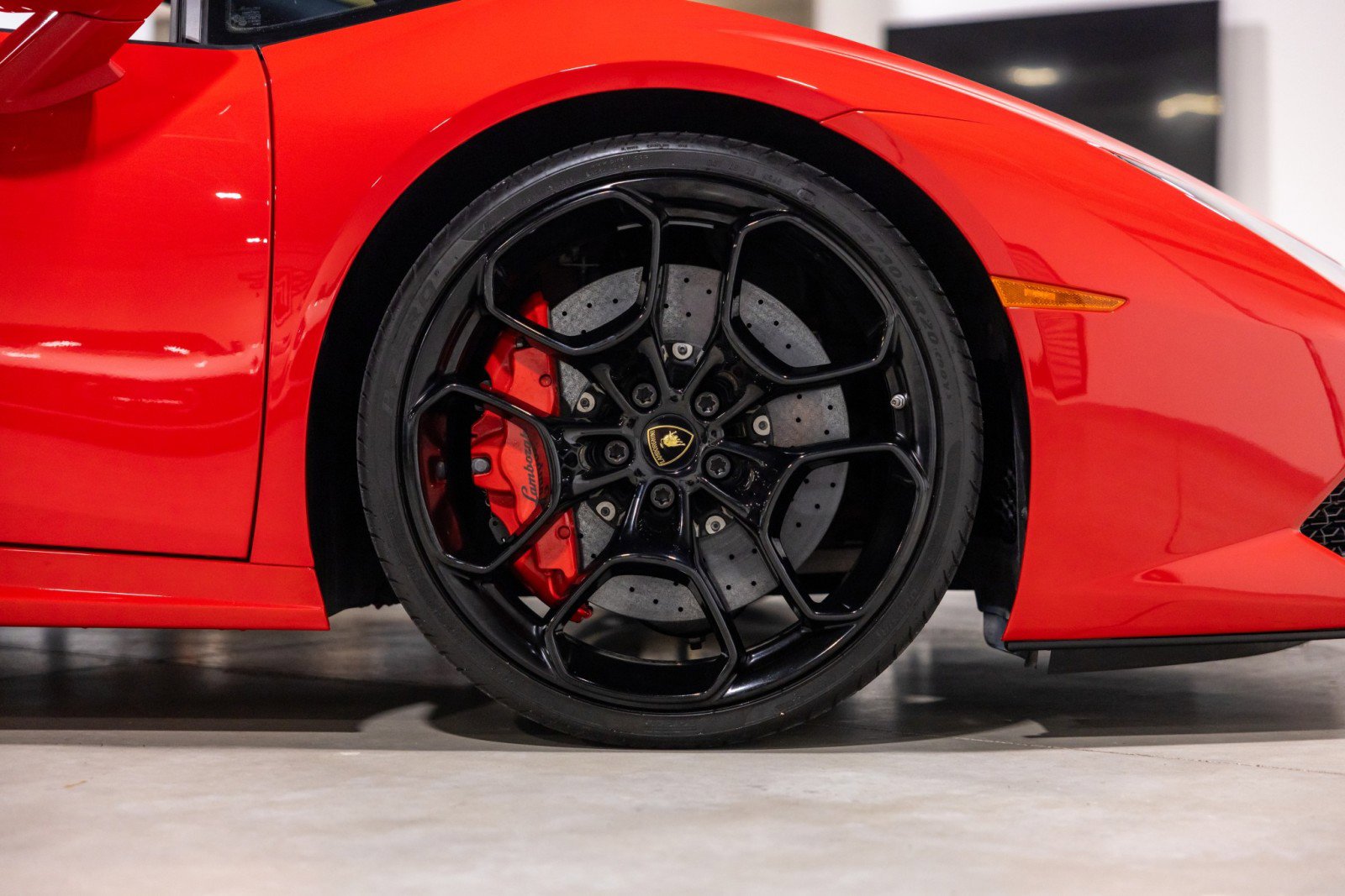 Used 2017 Lamborghini Huracan LP 610-4 image 25