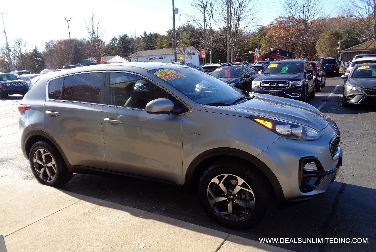 Used 2022 Kia Sportage LX image 2