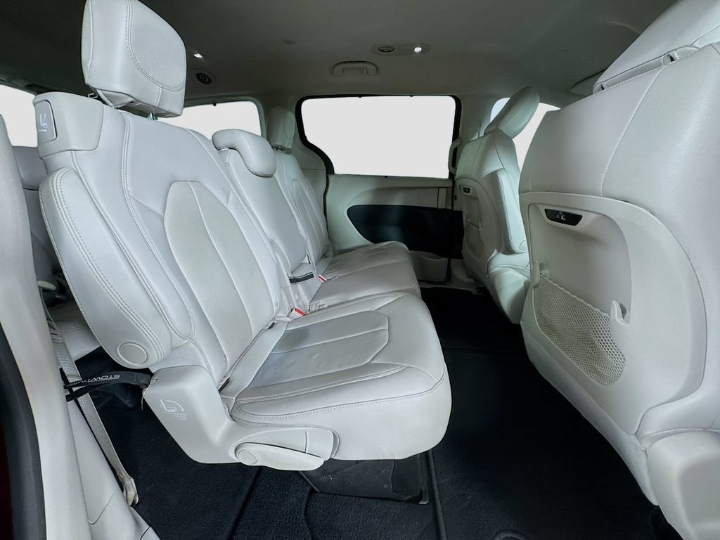 Used 2021 Chrysler Pacifica Touring-L w/ Premium & Safety Sphere Group FWD image 34