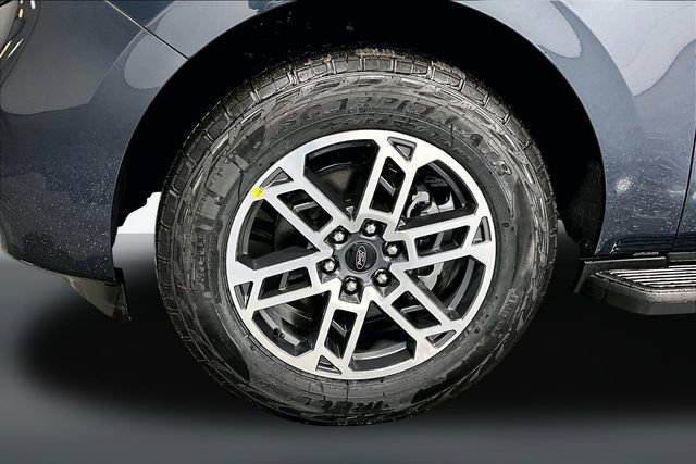 New 2026 Ford Expedition Active image 13