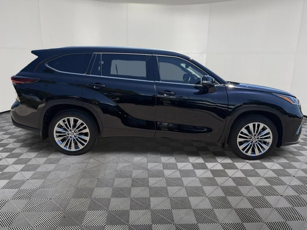 Used 2025 Toyota Highlander Platinum AWD/4WD image 10