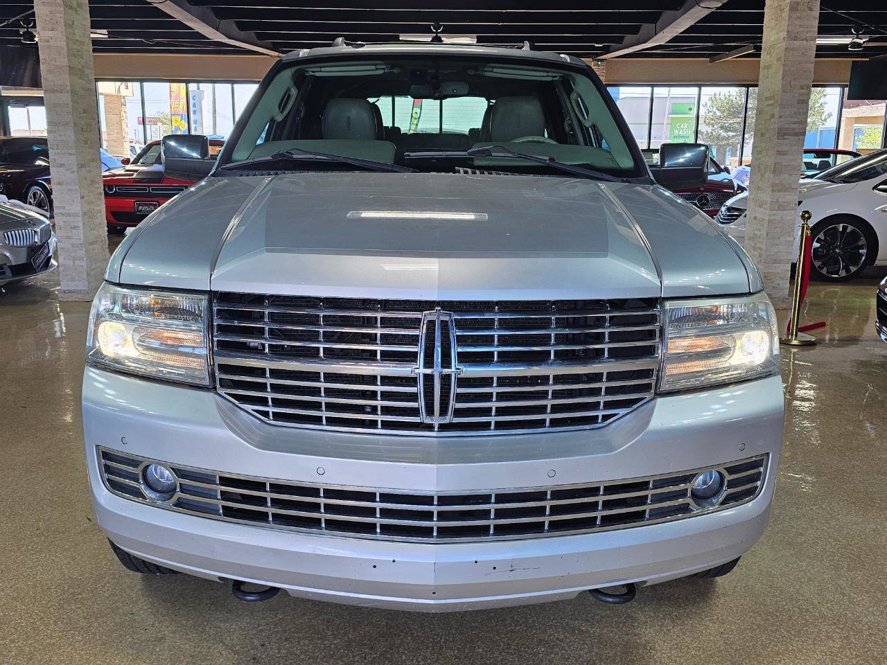 Used 2014 Lincoln Navigator 4WD image 2