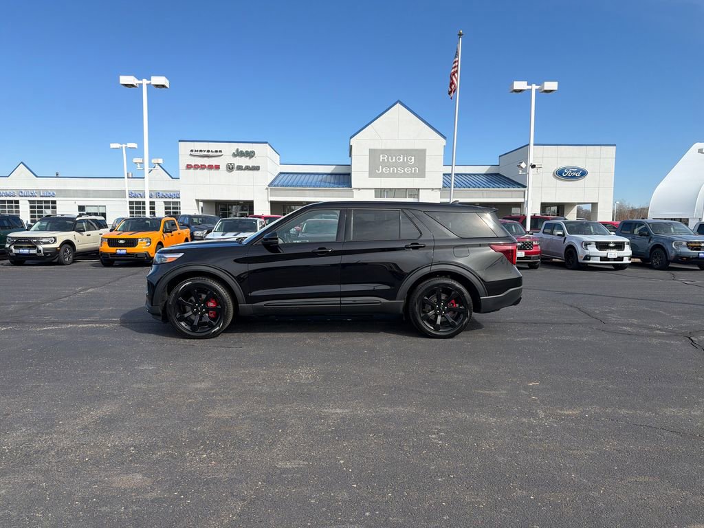 Used 2022 Ford Explorer ST w/ Equipment Group 401A image 2