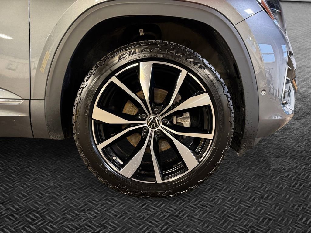 Used 2024 Volkswagen Atlas SEL Premium R-Line image 11