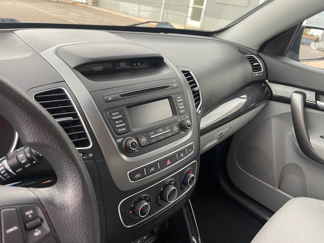 Used 2015 Kia Sorento LX image 23