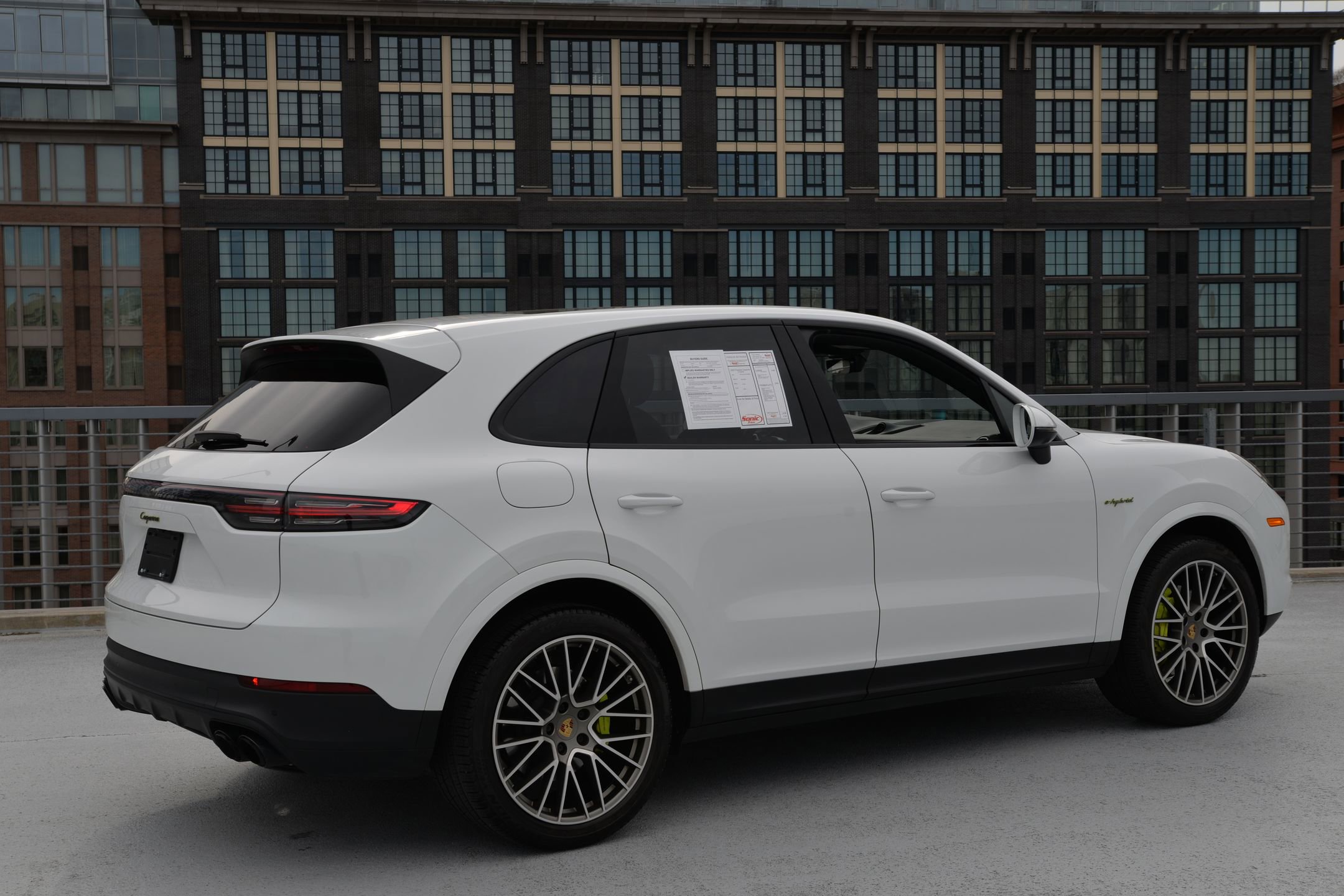 Certified 2022 Porsche Cayenne Platinum Edition image 10