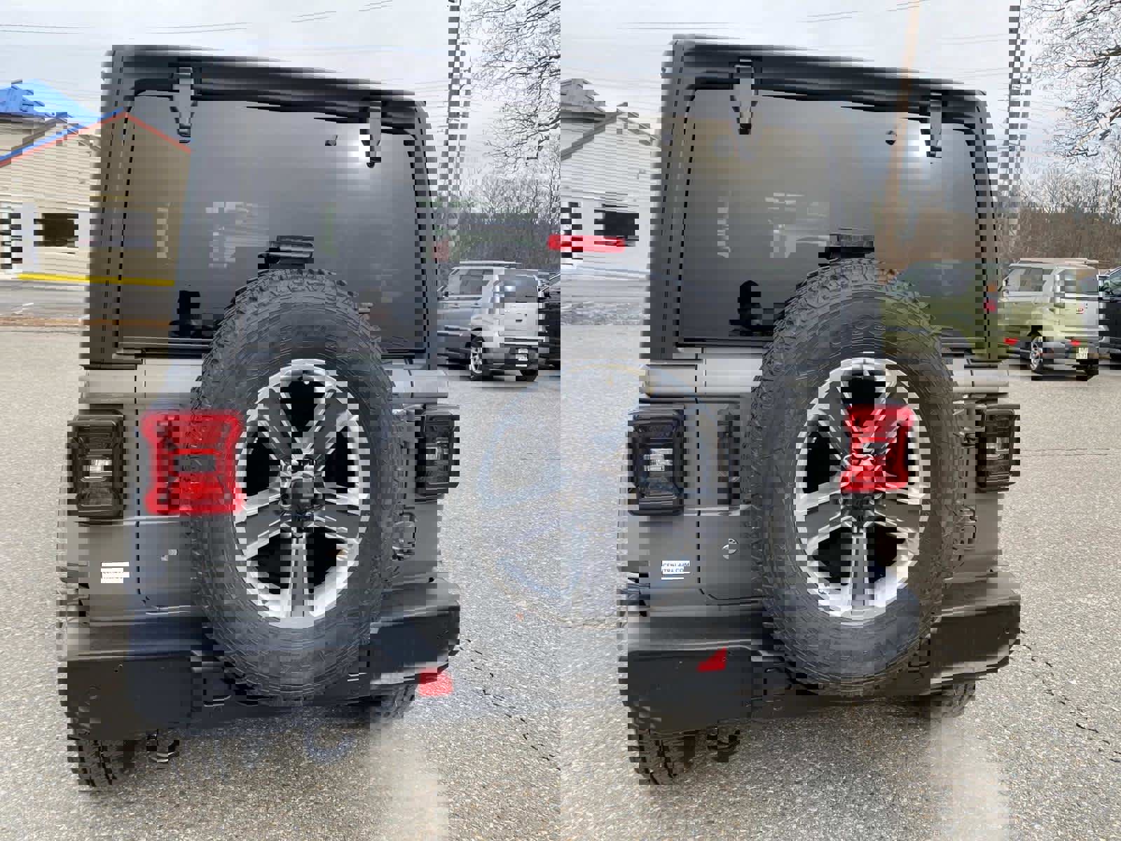 Used 2020 Jeep Wrangler Unlimited Sahara w/ Dual Top Group image 4