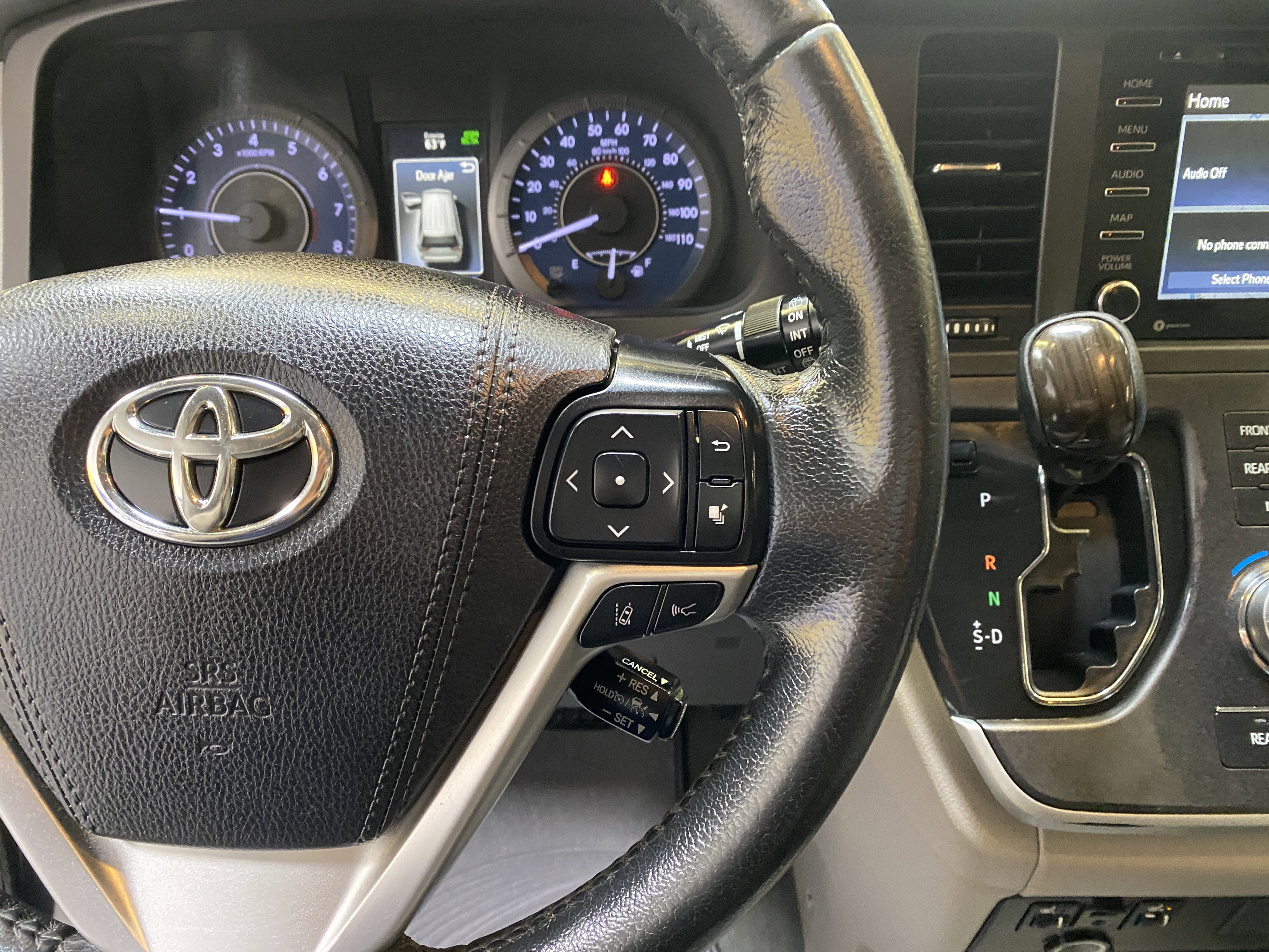 Used 2020 Toyota Sienna XLE w/ XLE Navigation Package image 33