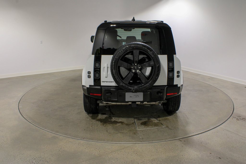 New 2026 Land Rover Defender 110 X-Dynamic SE image 4