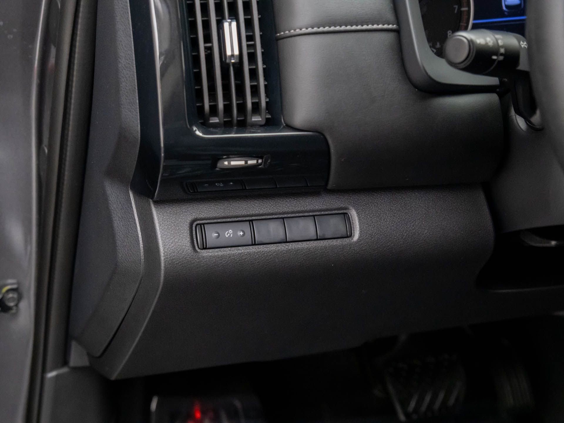 Used 2024 Nissan Pathfinder S image 18