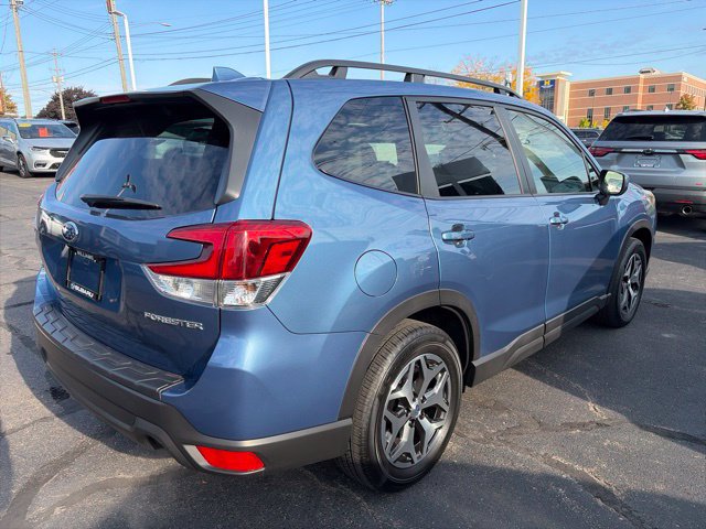 Used 2023 Subaru Forester Premium AWD/4WD image 3