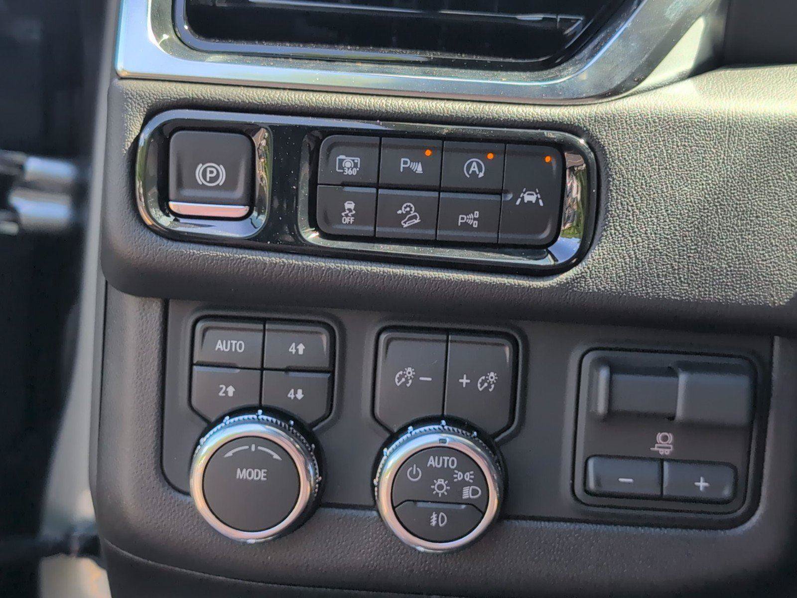 New 2026 GMC Yukon Denali w/ Denali Reserve Package AWD/4WD image 31