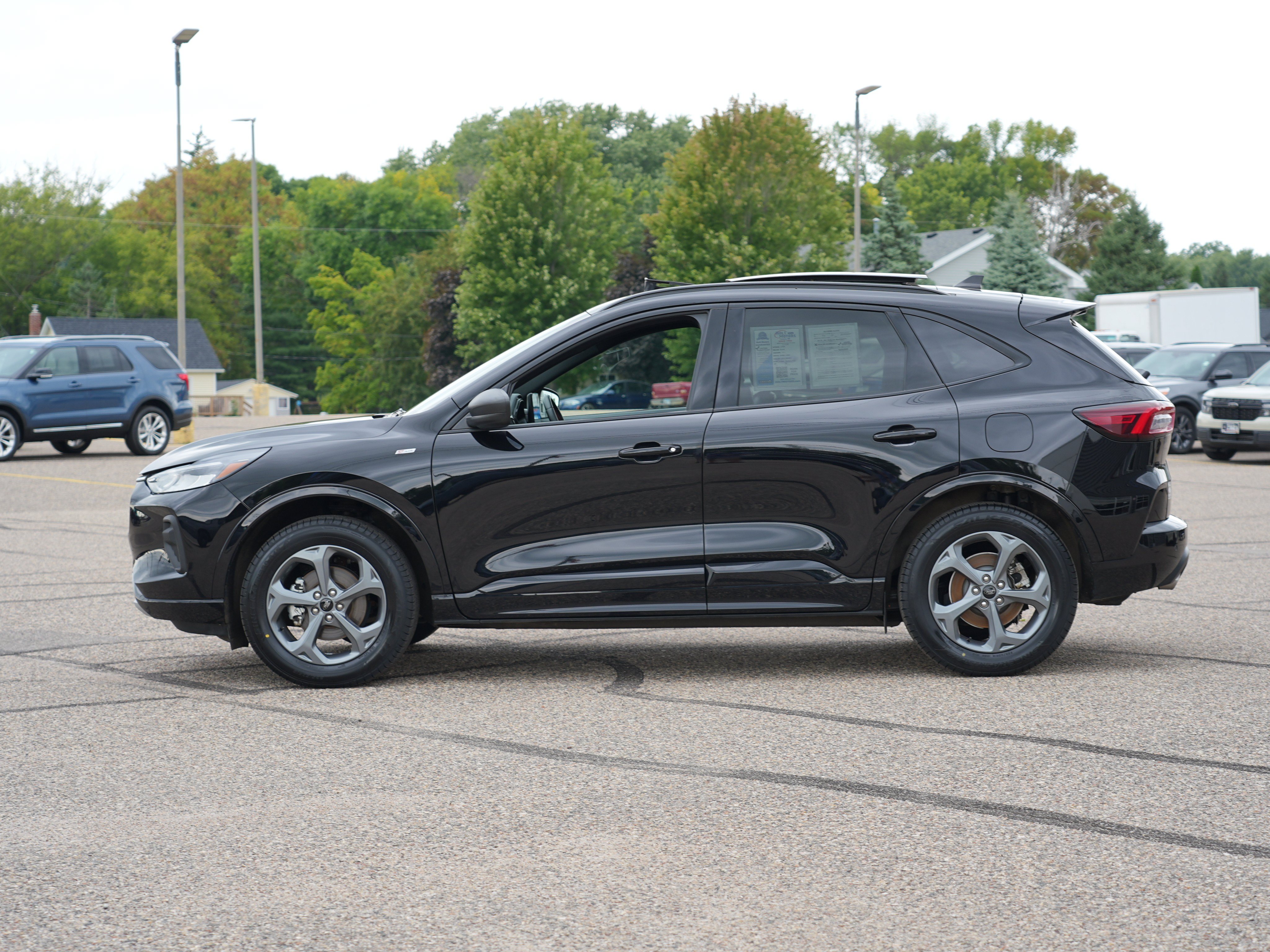 Used 2024 Ford Escape ST-Line w/ Tech Pack #1 AWD/4WD image 7