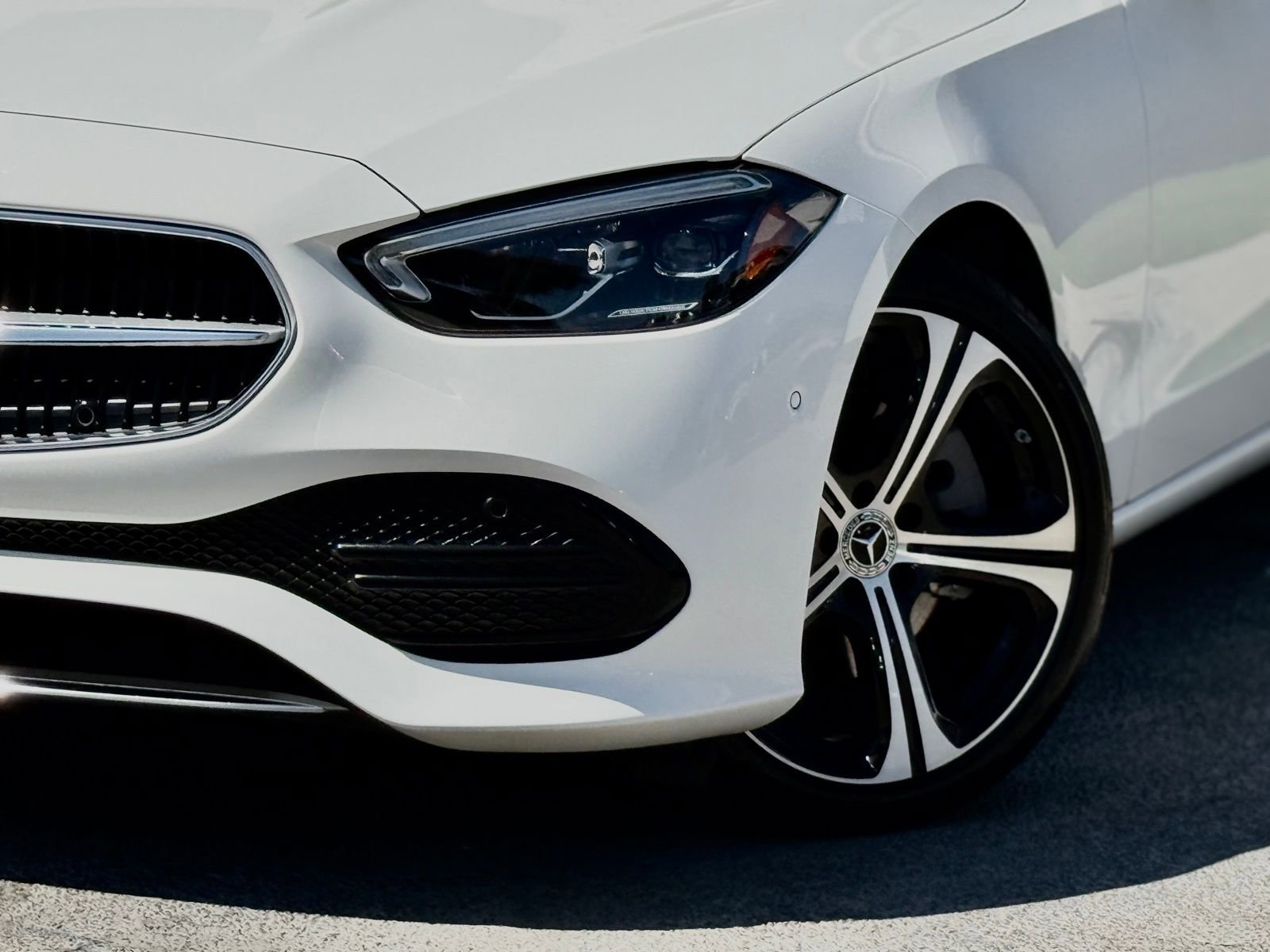Used 2024 Mercedes-Benz C 300 Sedan image 4