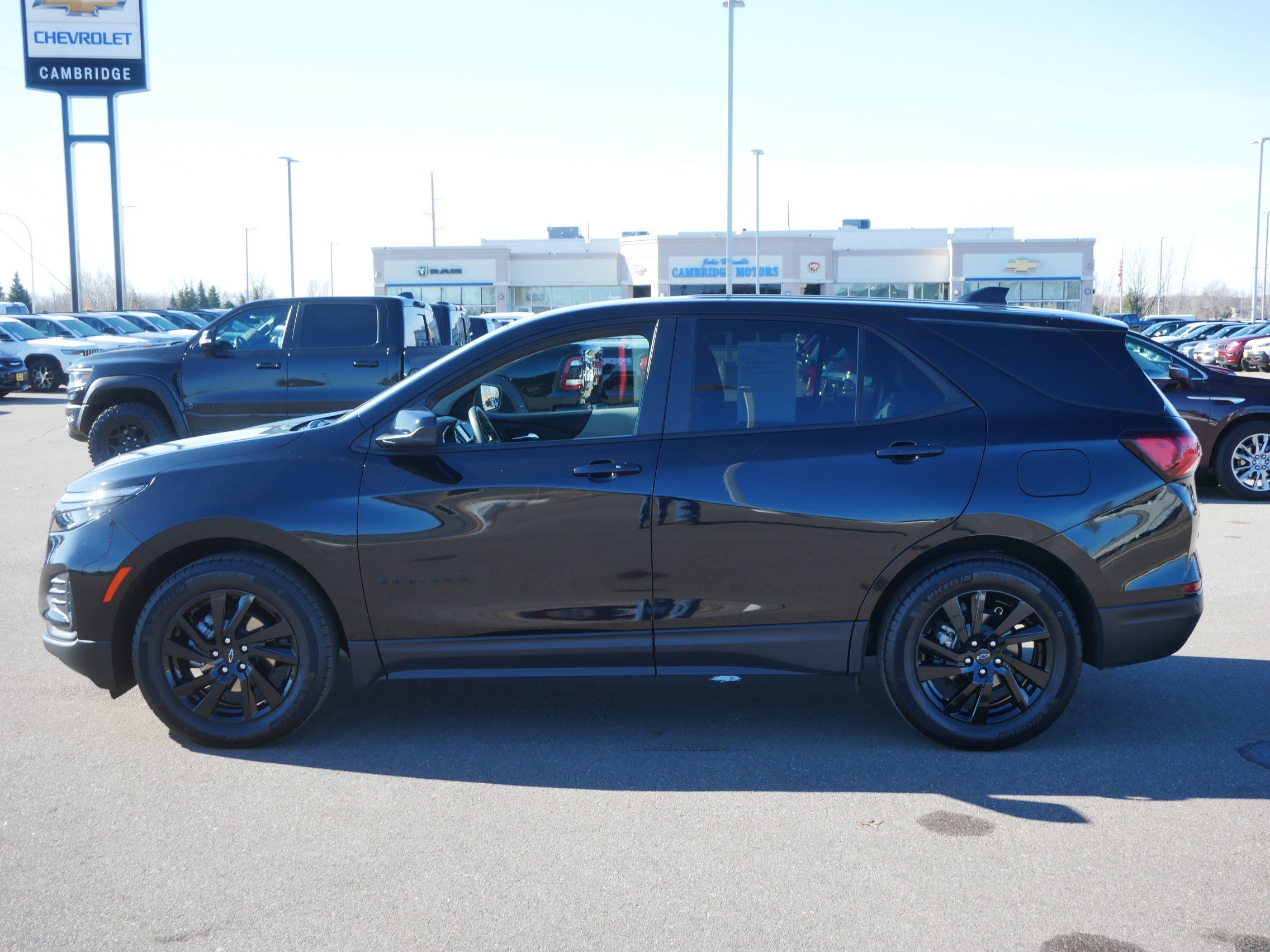 Used 2023 Chevrolet Equinox LS w/ LS Convenience Package image 4