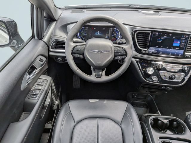 Used 2024 Chrysler Pacifica Limited FWD image 15