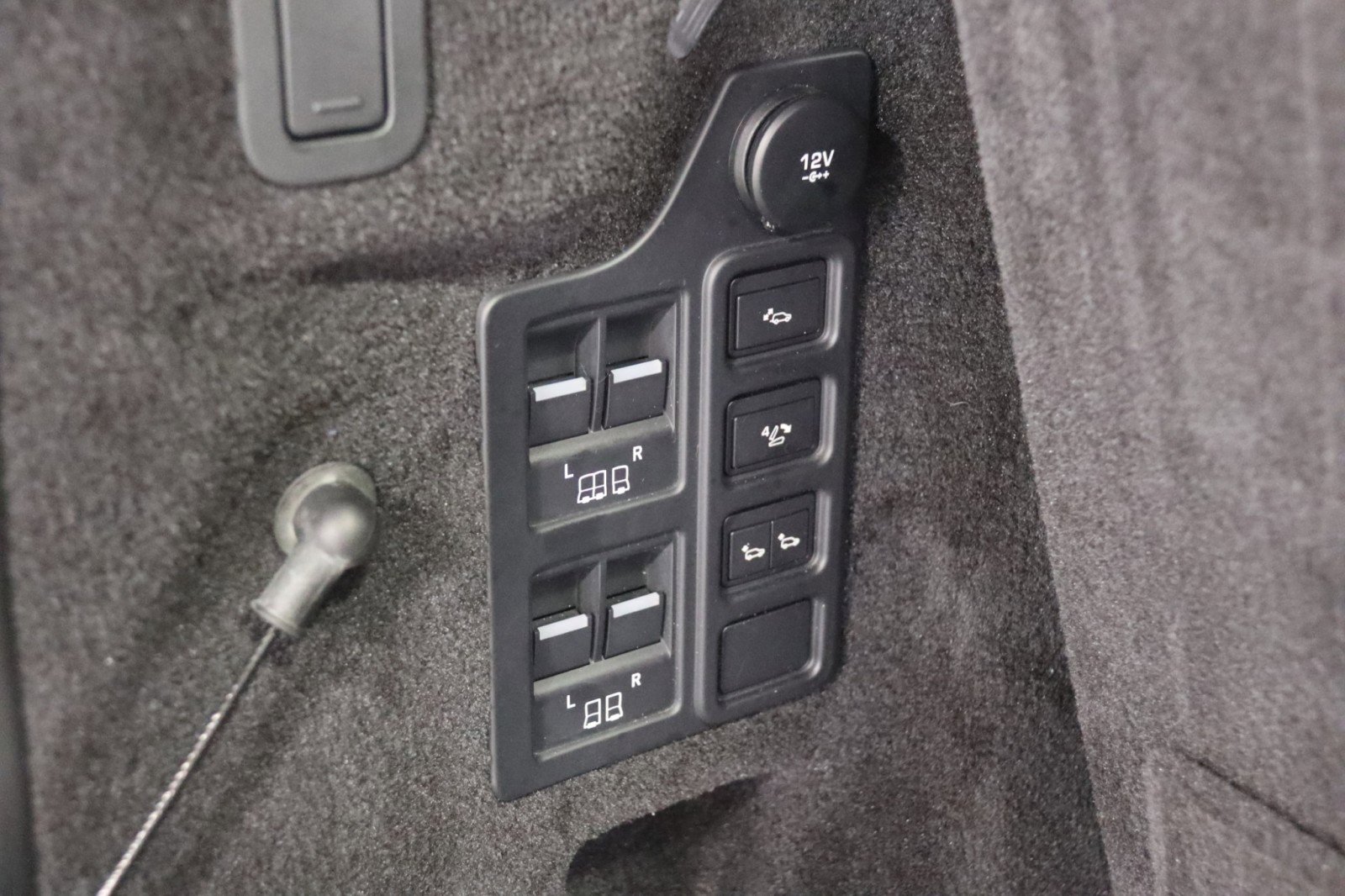 Used 2020 Land Rover Discovery HSE image 33