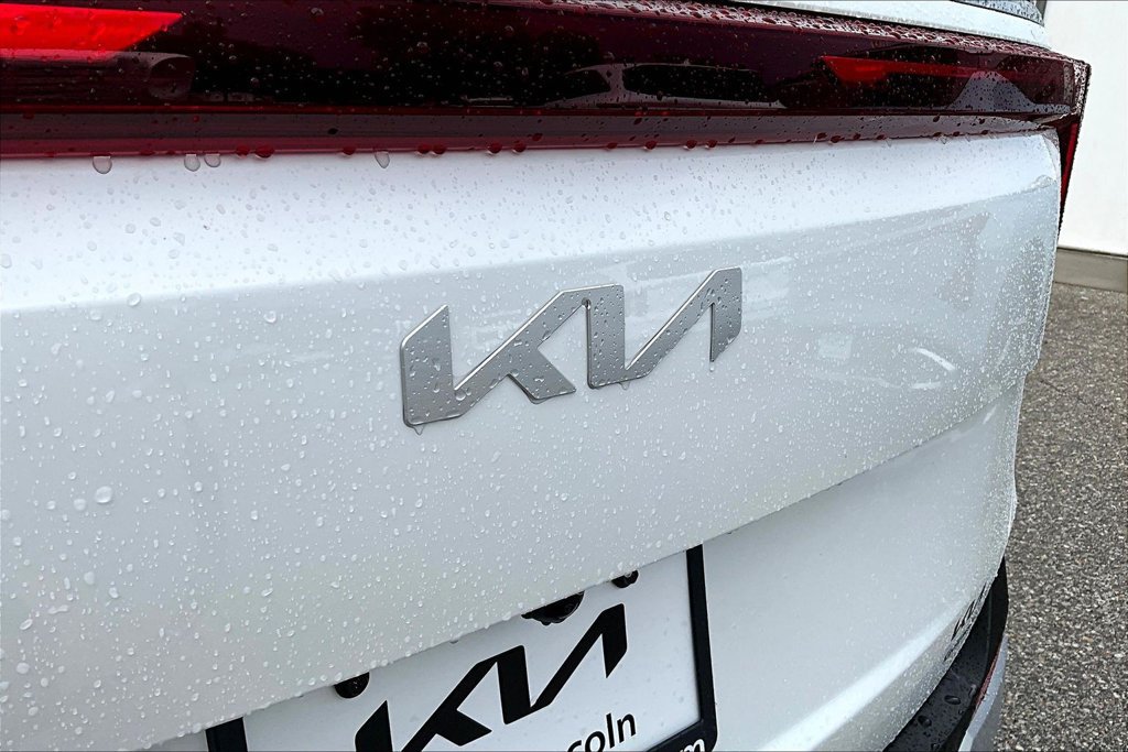 New 2027 Kia Carnival FWD image 9
